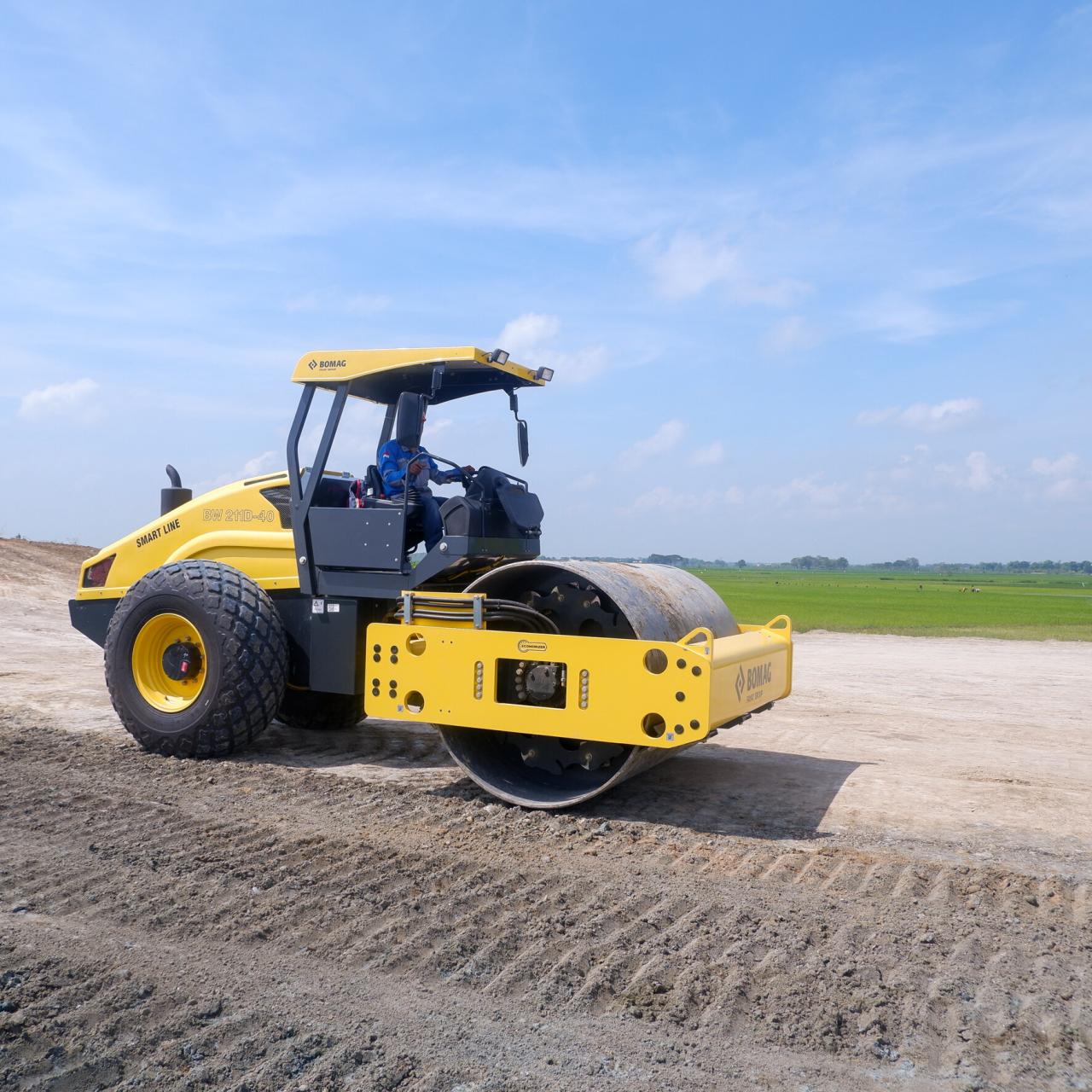 BOMAG BW211 PD-40 ミニカー　1/50スケール Miniature Construction World - Bomag BW211 PD-40 Padfoot